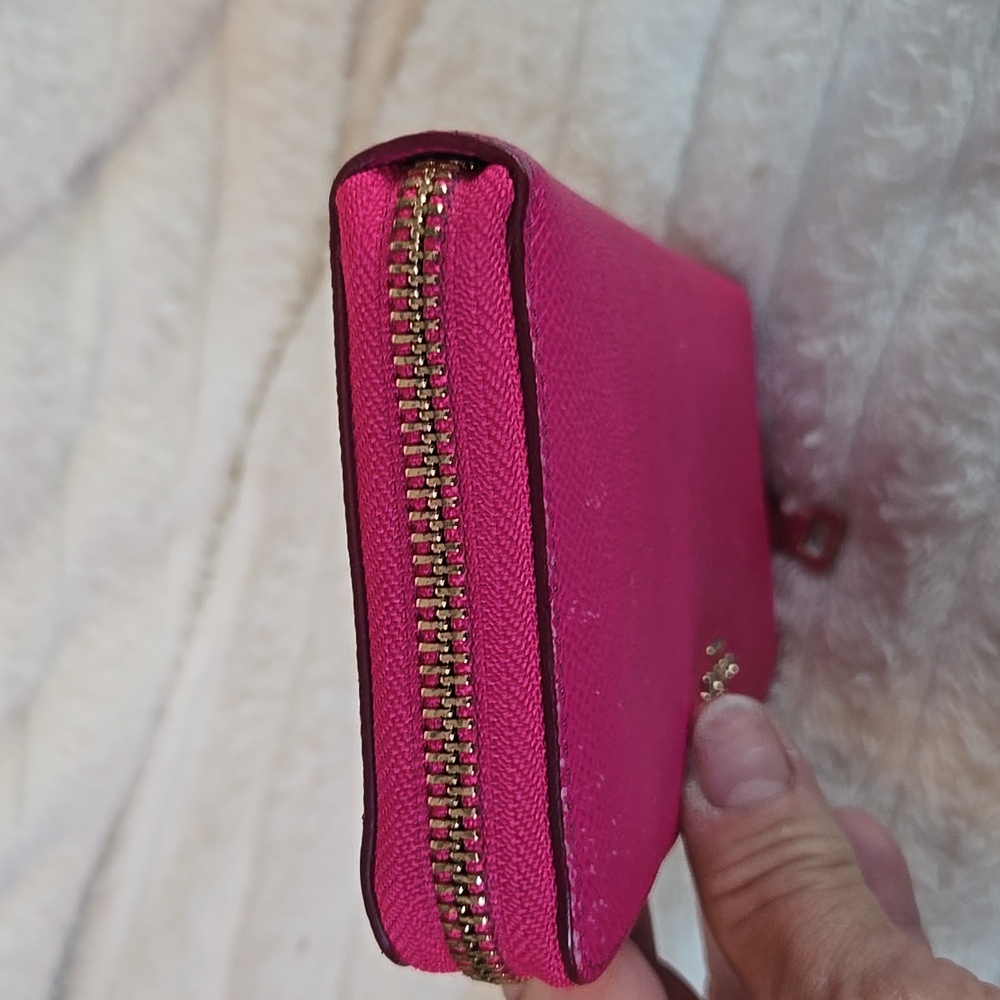 Coach Fuchsia Leather Zip Wallet Like New Condition - Picture 4 of 7